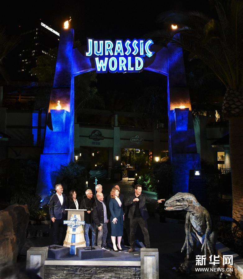 （新华视界）（1）美国洛杉矶环球影城开放“侏罗纪世界”虚拟体验项目