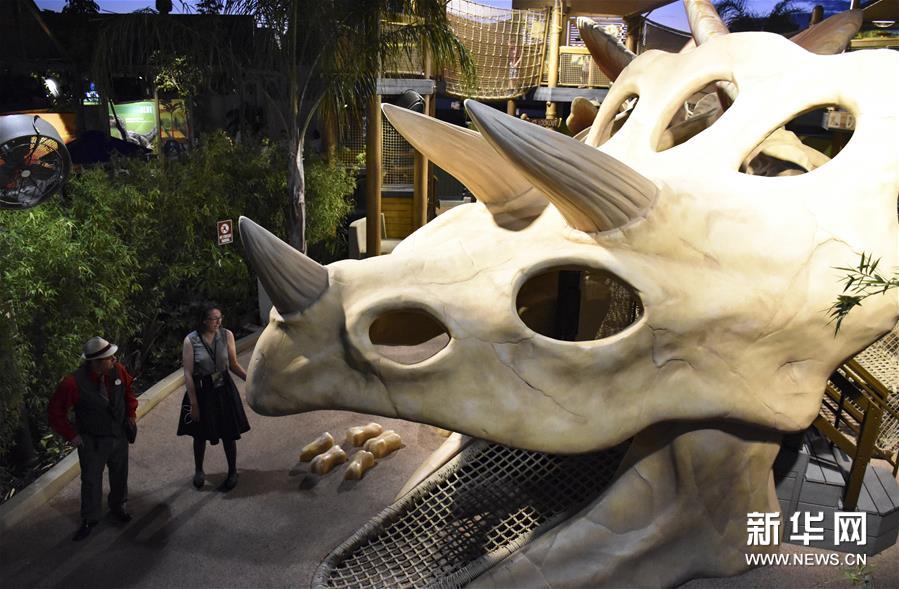 （新华视界）（3）美国洛杉矶环球影城开放“侏罗纪世界”虚拟体验项目