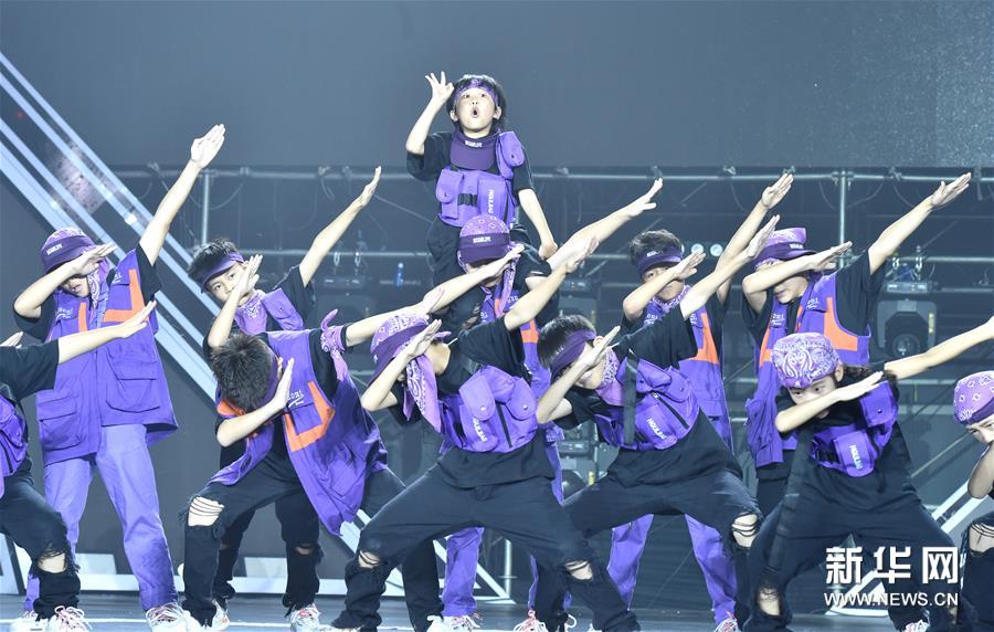（文化）（1）首届“中国街舞盛典”在郑州举办