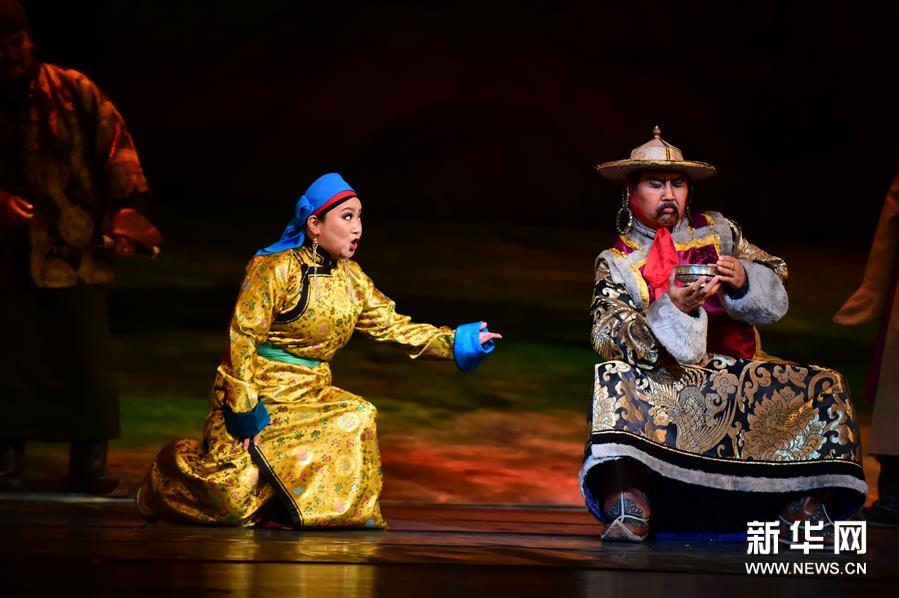 （新华视界）（1）蒙古国歌剧《三座山》在呼和浩特上演