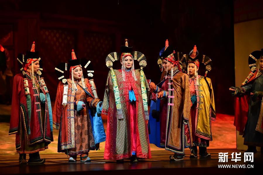（文化）（1）蒙古国歌剧《三座山》在呼和浩特上演
