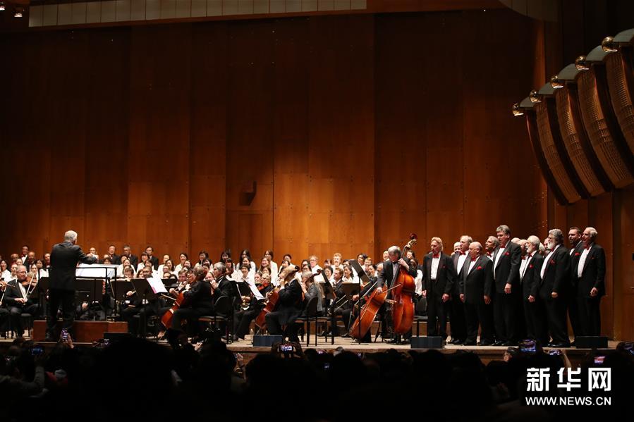（新华视界）（2）世纪经典交响音乐会在纽约林肯中心举行