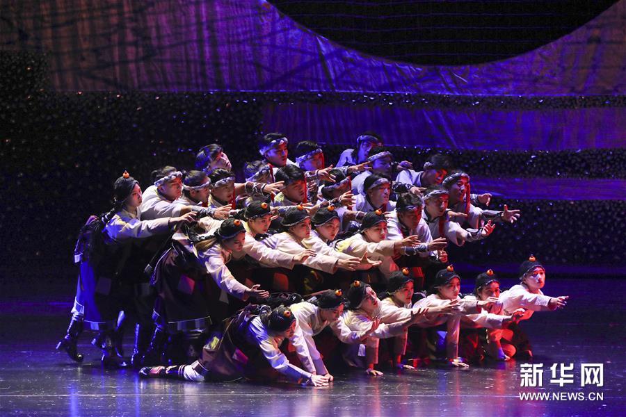 （新华视界）（1）大型舞剧《盛世锅庄》在兰州上演