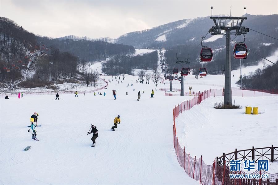 吉林：雪窖冰天享雪趣