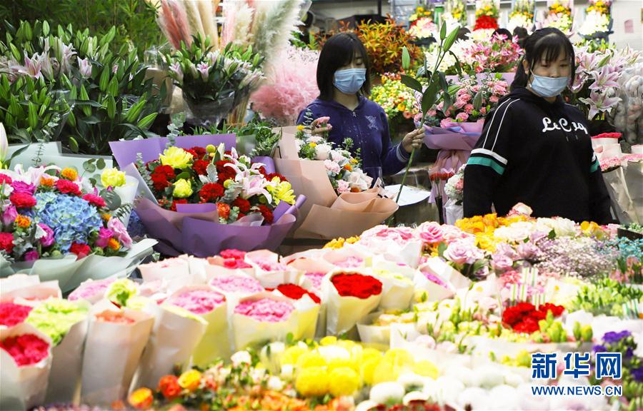吉林长春 母亲节前鲜花市场销售升温 精彩图片 东南网