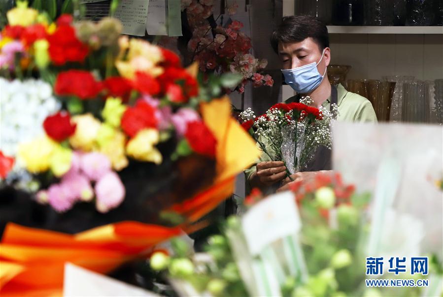吉林长春 母亲节前鲜花市场销售升温 精彩图片 东南网