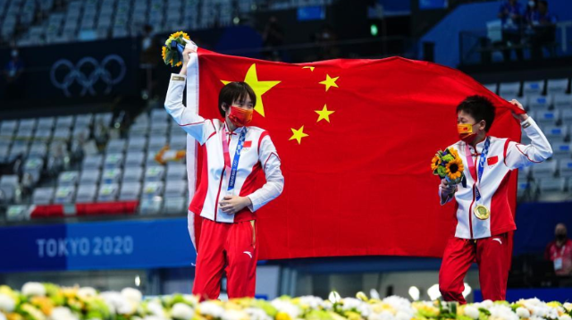 跳水女子10米跳台决赛：中国选手包揽冠亚军