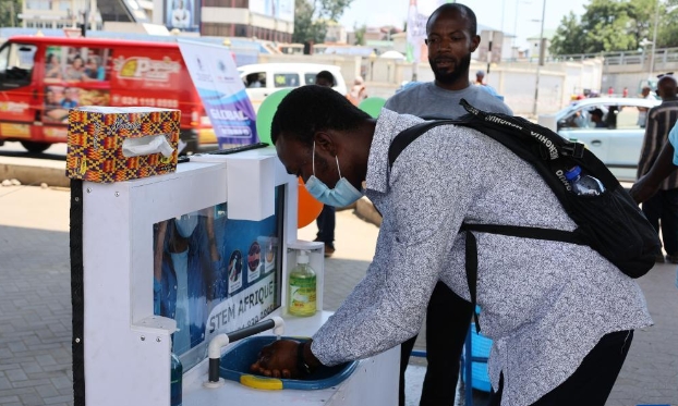 加纳创新洗手设施抗击新冠疫情
