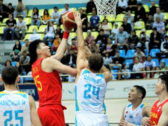 男篮世预赛：中国胜哈萨克斯坦
