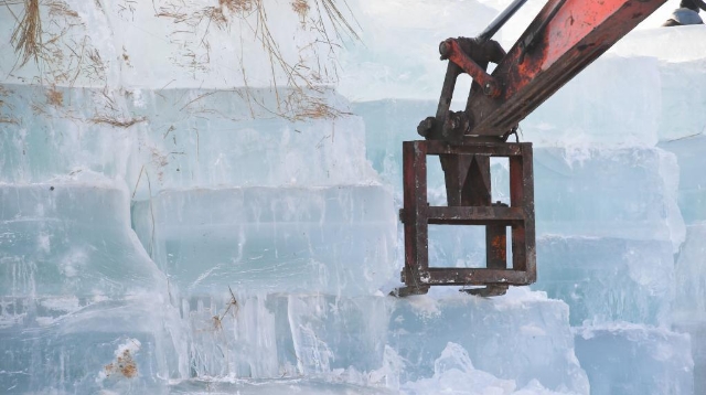 哈尔滨冰雪大世界：4万立方米存冰陆续投用