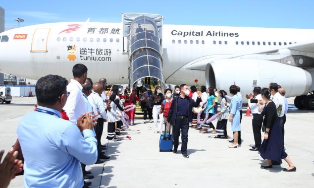 通讯：马尔代夫以水门礼迎接中国航班和游客（高清组图）