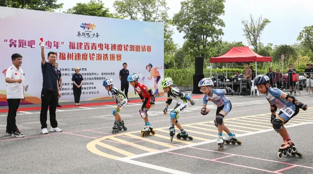 与轮共舞！福建青少年速度轮滑邀请赛在福州举行