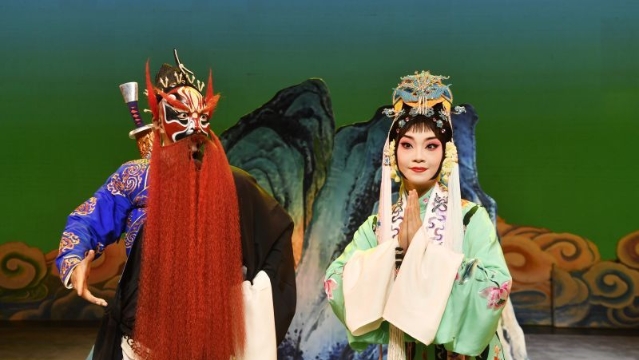  The Peking Opera "Becoming a Buddha" premiered on March 15 in a small theater