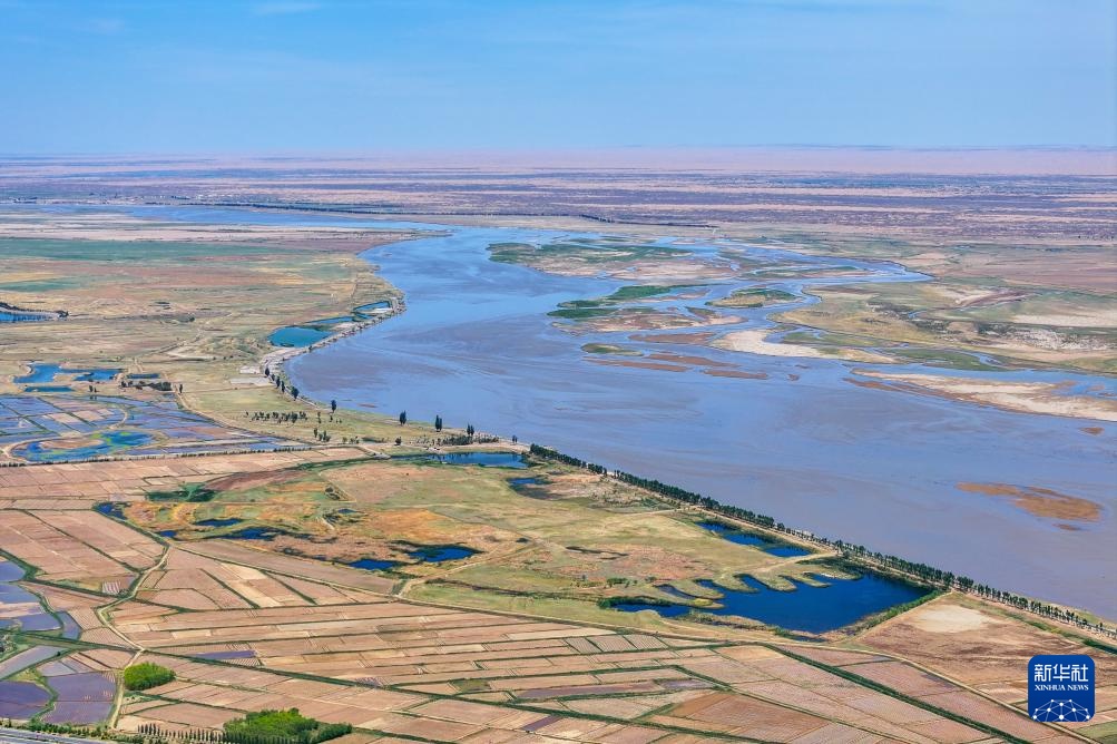  Bayannur: Yellow River Runs Thousands of Fields