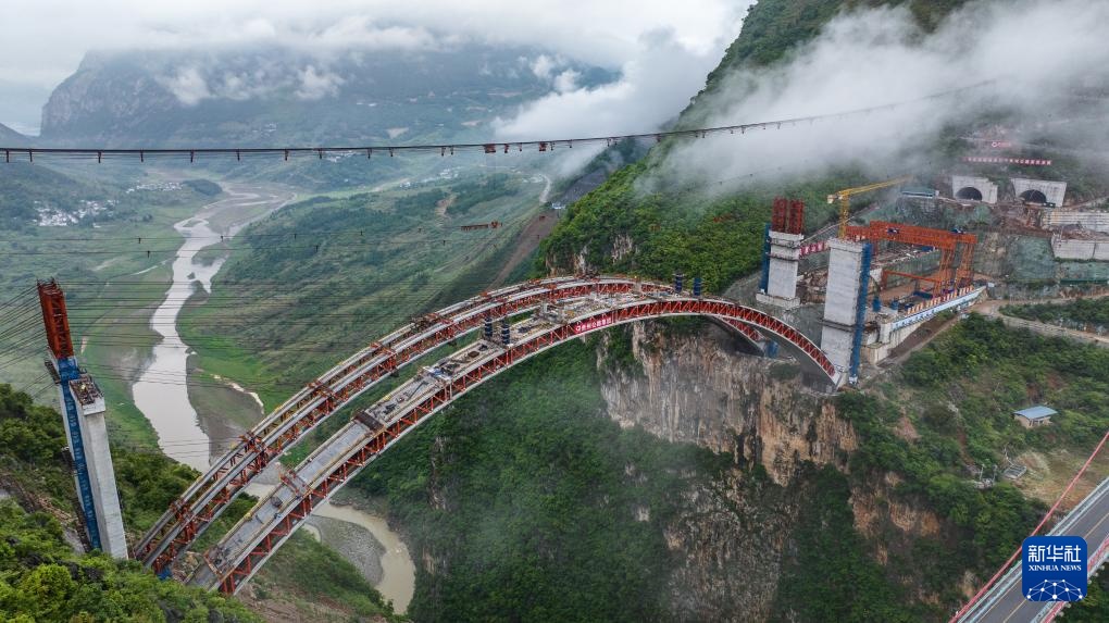  The two main arch rings of Wumengshan Bridge were closed smoothly