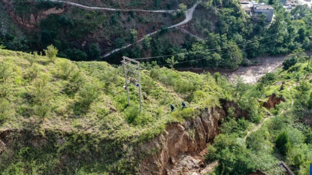 甘肃省因强降雨天气受损供电线路已恢复70%以上