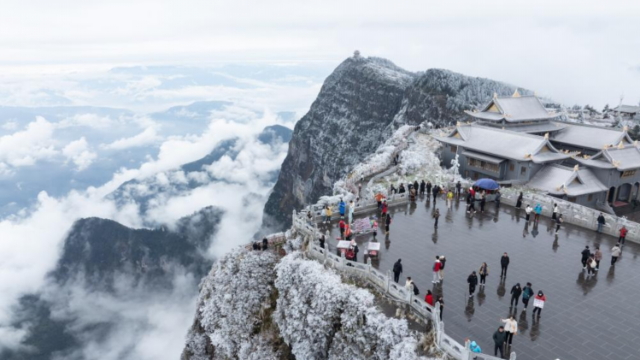 峨眉山初雪