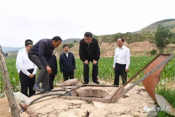 习近平：请乡亲们同党中央一起 撸起袖子加油干