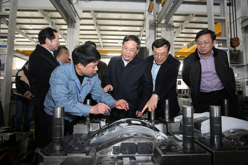 2013年2月16日，农历大年初七，李强省长冒着春寒来到台州赛豪实业有限公司考察。资料图片
