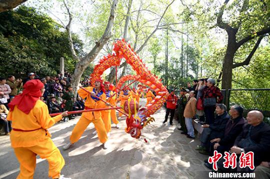 逾400年历史无锡惠山庙会“活态”非遗引十万游人