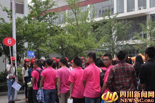 　　灾区学子们将在成都温江备战高考。