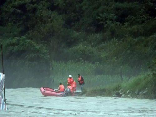 暴雨突袭绵阳平武三人被困孤岛