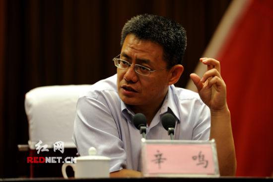中央党校辛鸣教授受邀做关于“中国梦”内涵和路径保障的讲座。