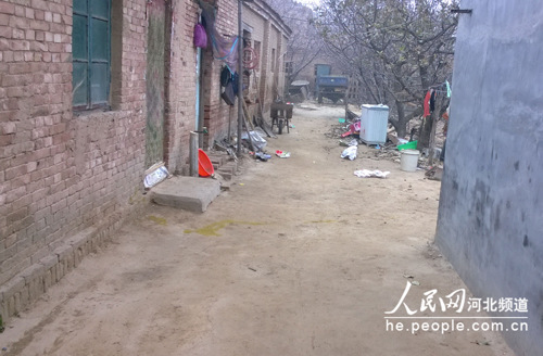 河北邱县农民在村支书家喝农药暴毙因社会抚养费