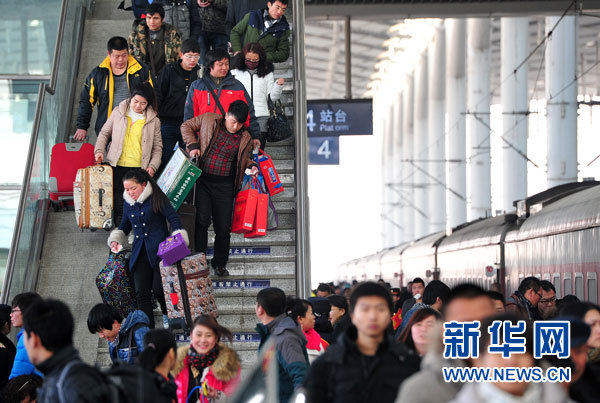 各地各部门协力保障春运期间旅客顺利返乡（图）