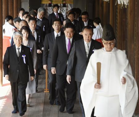 日本公明党党首批评安倍阁僚参拜靖国神社