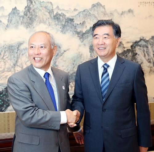 日媒：东京都知事访问中国带走“沉重礼物”