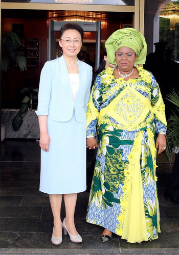 李克强总理夫人程虹与尼日利亚妇女代表座谈（图）