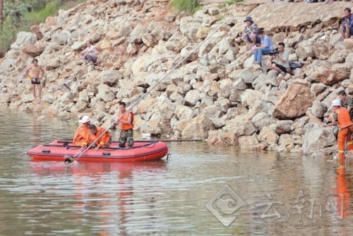 两名12岁男孩游泳溺亡冷漠钓者拒借渔竿救人（图）