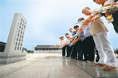 8月1日，海内外各界人士齐聚辽宁纪念中日甲午战争爆发120周年。