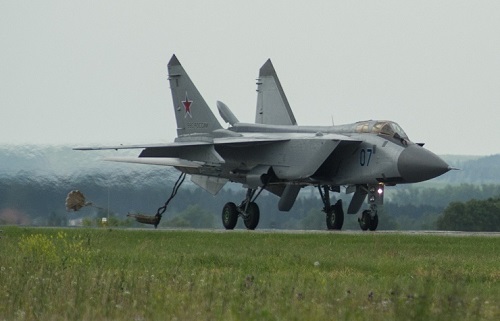 俄一架米格-31战机坠毁飞行员成功跳伞逃生