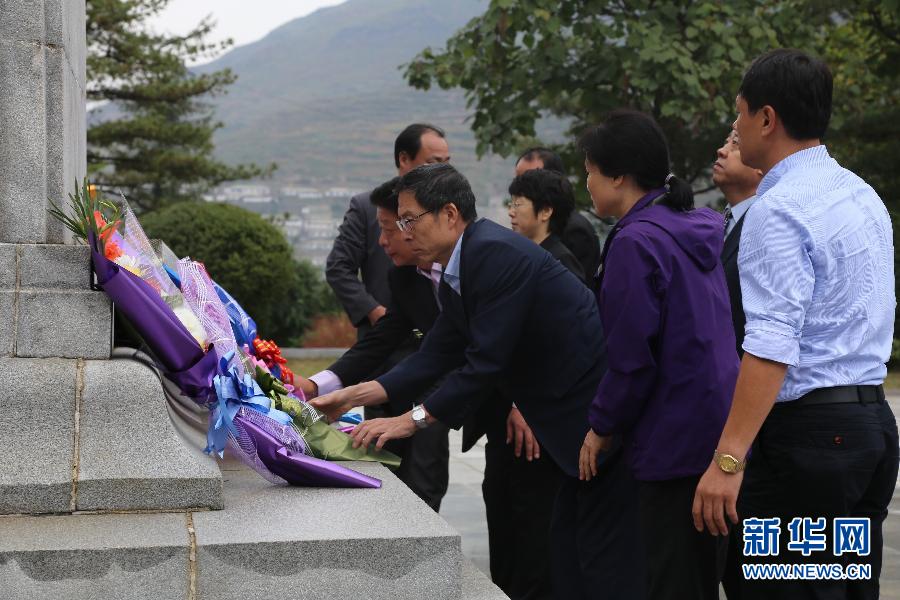（XHDW）中国驻朝使馆祭扫志愿军烈士陵园