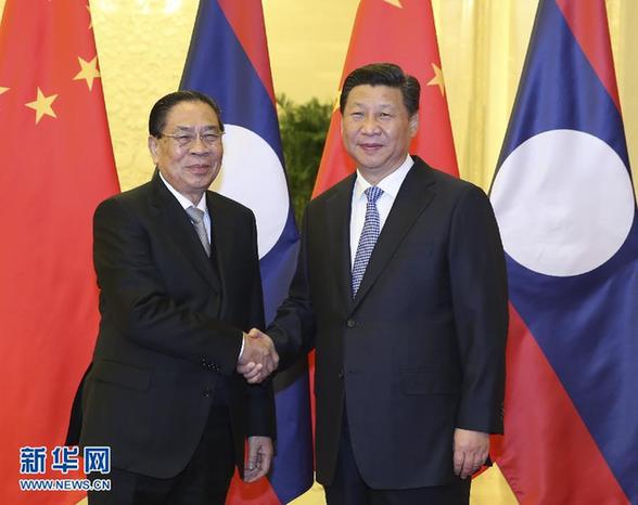 11月8日，中国国家主席习近平在北京人民大会堂会见老挝人民民主共和国国家主席朱马里。 新华社记者 丁林 摄 