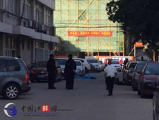 南京中国药科大学一名男教师坠楼身亡(图)