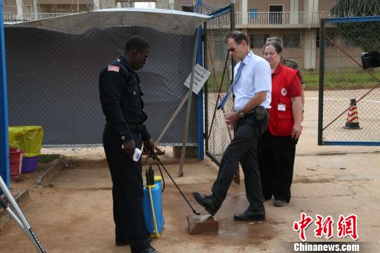 德国埃博拉事务特别协调员及驻利大使率队参观中国ETU