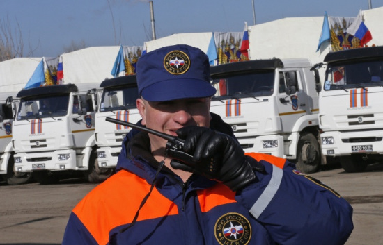 俄物资车队抵乌边境乌海关及欧安组织参与检验