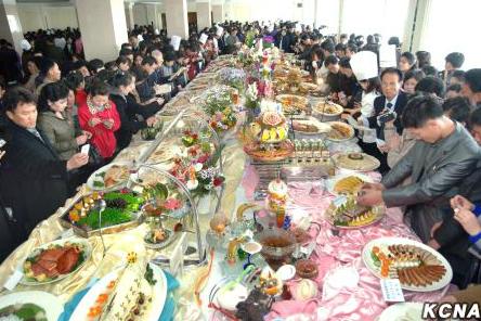 朝鲜料理节展出各式特色料理厨师现场表演（图）