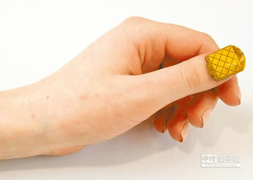麻省理工发明指甲贴式鼠标摸指甲就能操作设备（图）