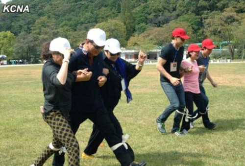 2014年平壤国际电影节，与会人员参加活动。