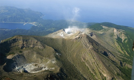 日本口永良部岛火山喷发官方确认目前无人伤亡