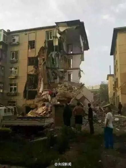 辽宁葫芦岛一居民楼发生爆炸 半扇楼体崩塌(图)【2】