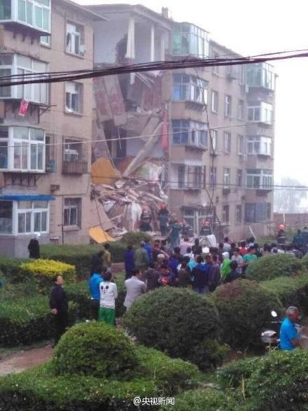 辽宁葫芦岛一居民楼发生爆炸 半扇楼体崩塌(图)