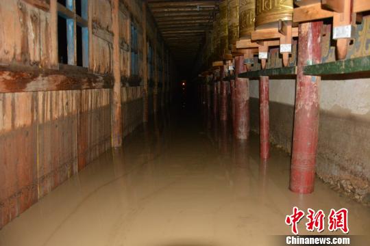 四川阿坝县因暴雨发生泥石流暂无人员伤亡报告