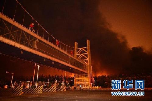 天津滨海新区危险品仓库爆炸10小时直击