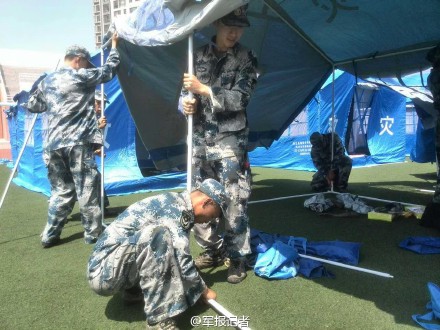 天津滨海爆炸事故：空军混成某师200余官兵救援