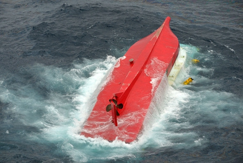 日本海域6艘渔船倾覆3人心肺停止3人失踪（图）